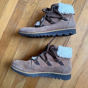 Sorel Sherpa lined lace up boots